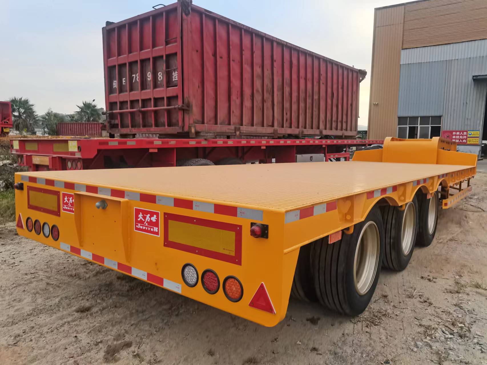 tri-axle lobbed lowboy low loader semi treler telah siap dan sedia untuk dihantar