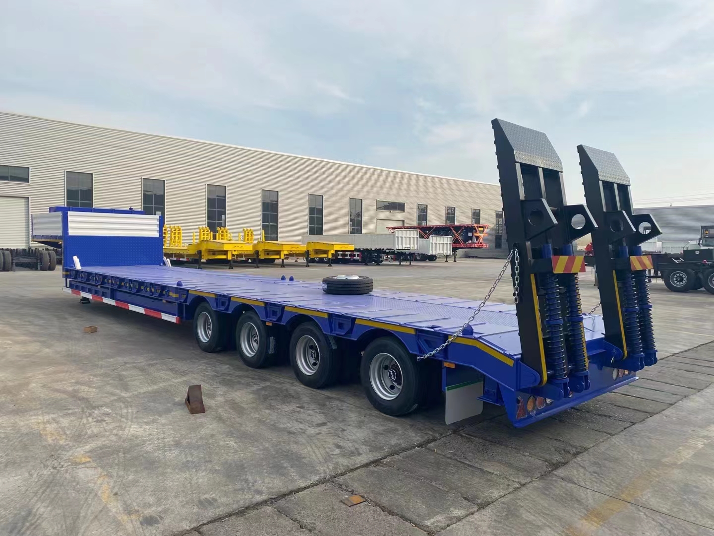 tugas berat 4 gandar low loader lowboy semi treler sedia untuk penghantaran