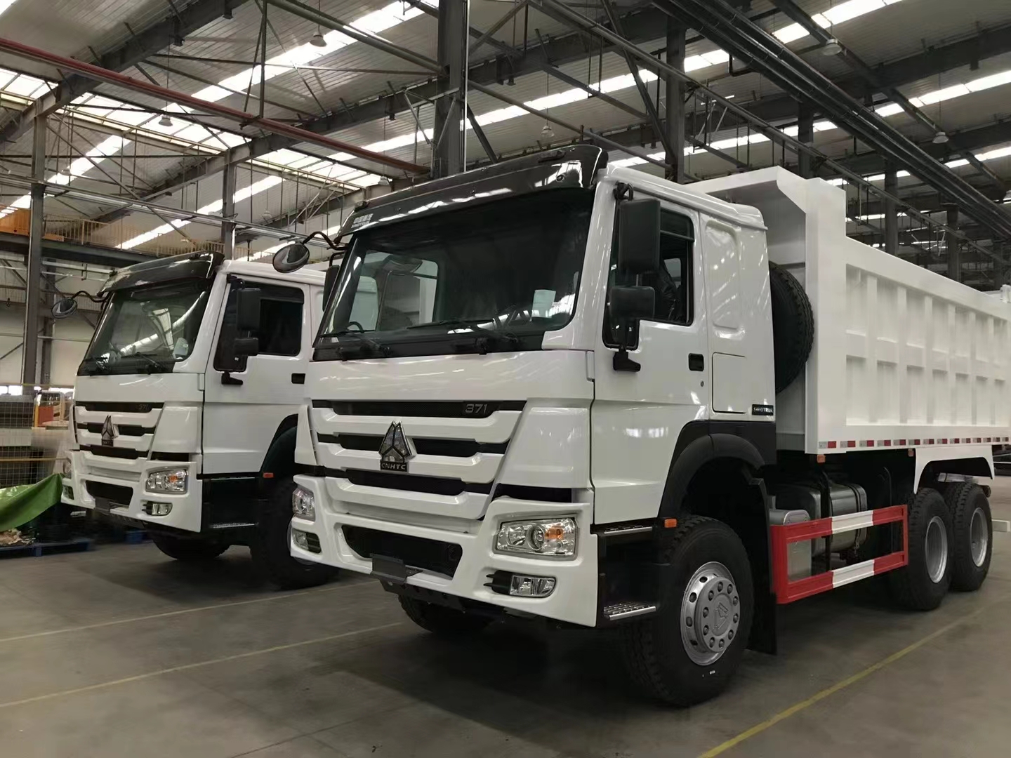 LORI SINOTRUK HOWO 6*4 SEDIA UNTUK PENGHANTARAN