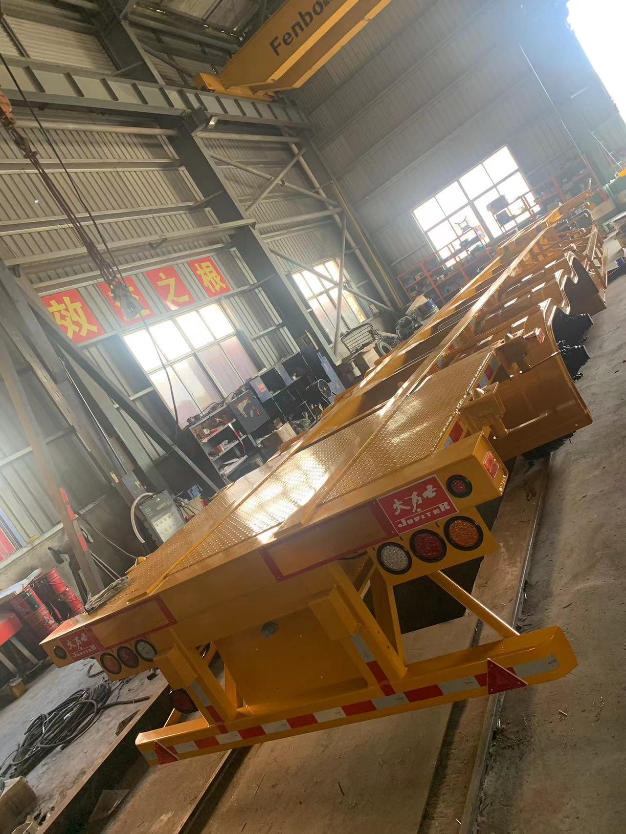 Model baharu Gooseneck Skeleton Semi Trailer akan dihantar tidak lama lagi