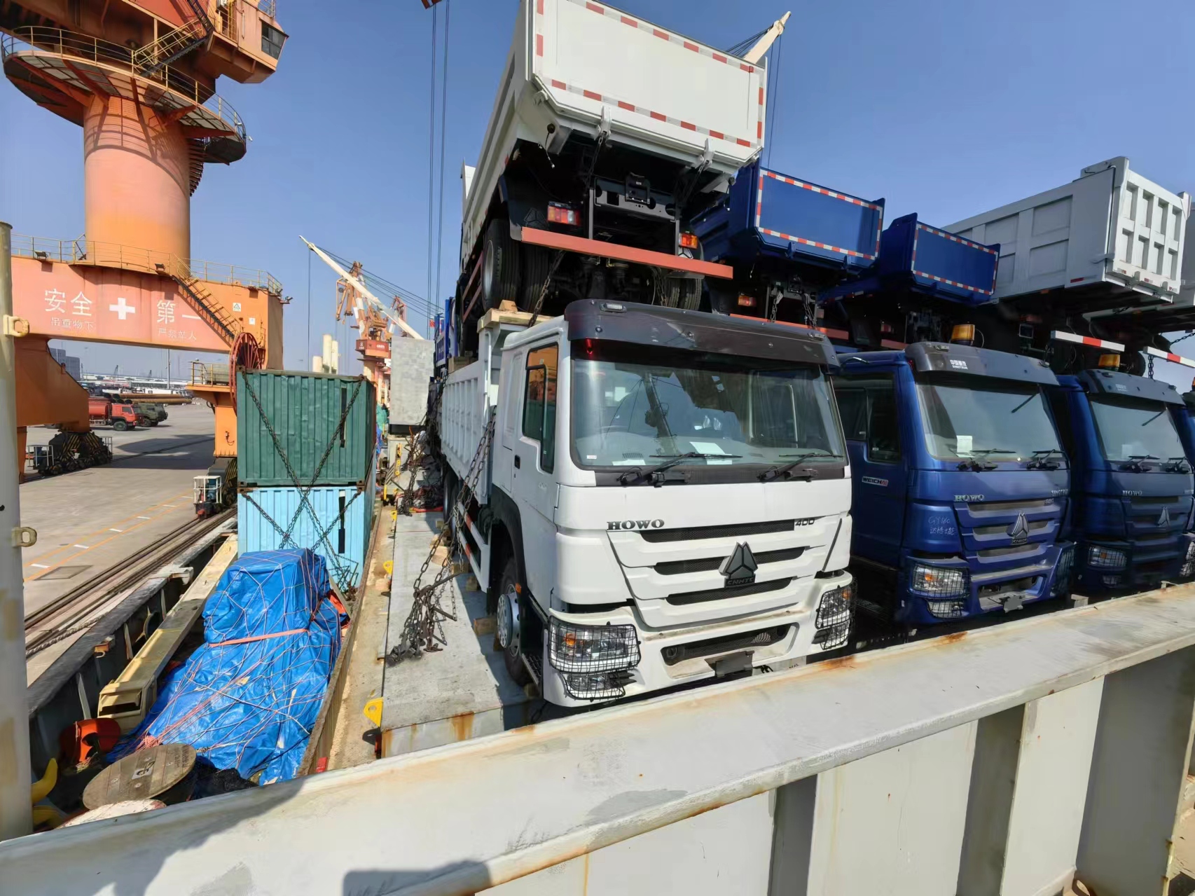 5 unit Howo Dump Trucks Shipment ke Amerika Selatan